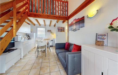 Η κουζίνα ή μικρή κουζίνα στο Beautiful Home In Ronce-Les-Bains