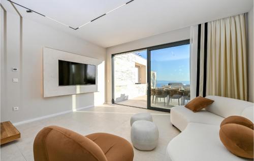 Cozy Home In Makarska