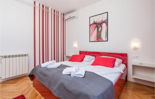 Ένα ή περισσότερα κρεβάτια σε δωμάτιο στο Lovely Home In Barbat