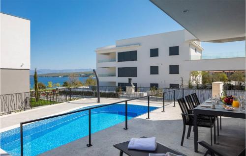 Bazén v ubytovaní Pet Friendly Apartment In Zidarici alebo v jeho blízkosti