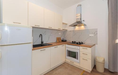 1 Bedroom Stunning Apartment In Vodice