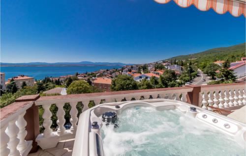 3 Bedroom Nice Apartment In Crikvenica