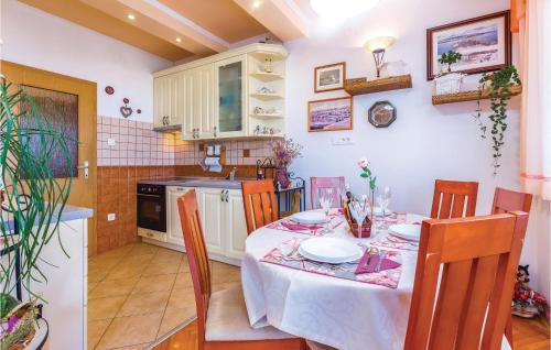 a kitchen and dining room with a table and chairs at Cozy Apartment In Crikvenica in Crikvenica