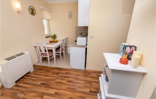 Lovely Apartment In Podstrana With Wifi