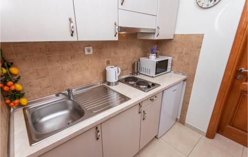 1 Bedroom Amazing Apartment In Podstrana