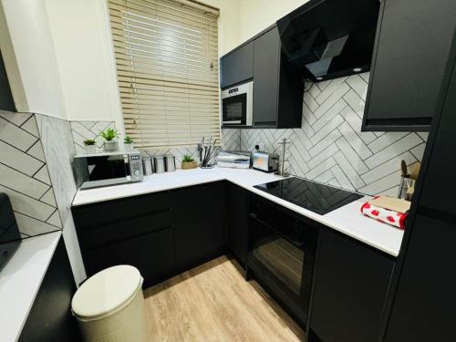 Gallery image of Chic Garden Flat, Steps to Station in London
