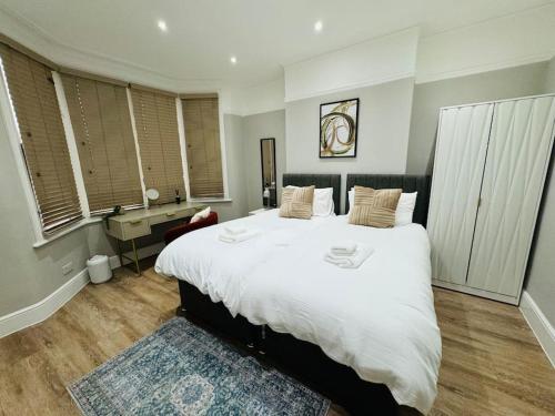 Gallery image of Chic Garden Flat, Steps to Station in London
