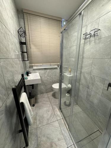 Gallery image of Chic Garden Flat, Steps to Station in London