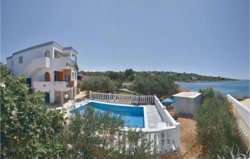 Nice Apartment In Drvenik Mali