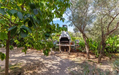 Κήπος έξω από το 2 Bedroom Beautiful Apartment In Punat