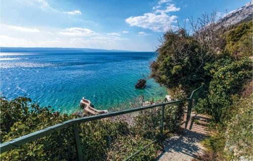 Three-Bedroom Apartment Omis With Sea View 07
