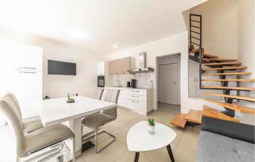 Cozy Apartment In Seget Donji With Wifi
