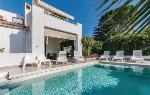 Beautiful Apartment In Pula