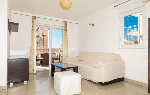 Nice Apartment In Makarska With Wifi