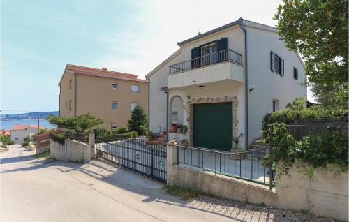 Four-Bedroom Holiday Home In Kastel Sucurac Ii