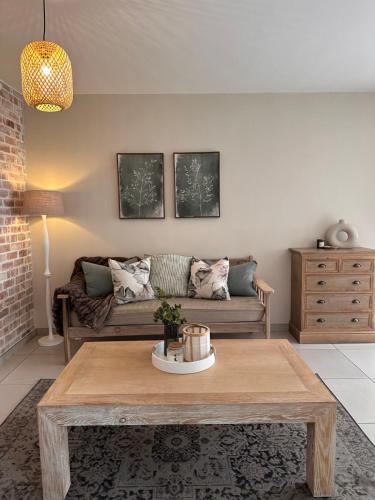 Posezení v ubytování Wild Olive 65 Farmhouse Style