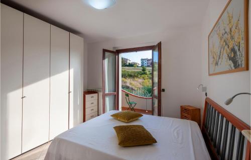 Ένα ή περισσότερα κρεβάτια σε δωμάτιο στο Lovely Apartment In San Costanzo