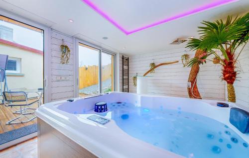 Amazing Home In Neuilly Le Vendin