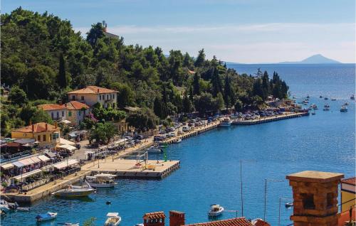 1 Bedroom Stunning Apartment In Rabac