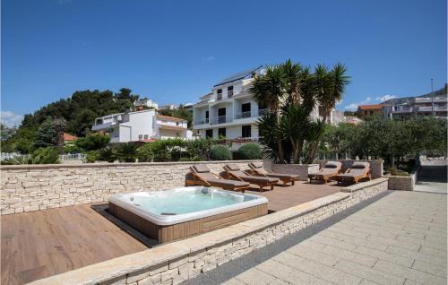 Nice Home In Podstrana