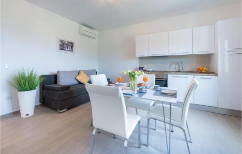 One-Bedroom Apartment In Cavtat