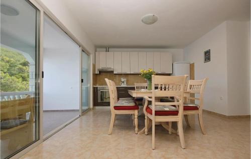 Kuchyňa alebo kuchynka v ubytovaní Apartment Prigradica 55