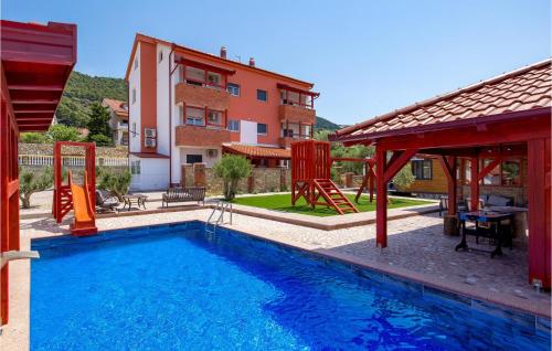 2 Bedroom Beautiful Apartment In Banjol