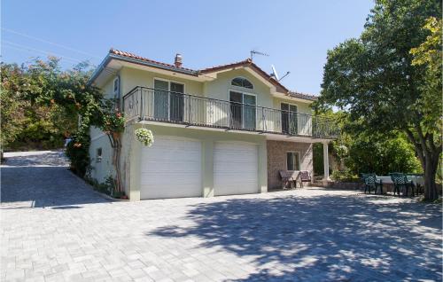 Gorgeous Apartment In Kucice With Wifi