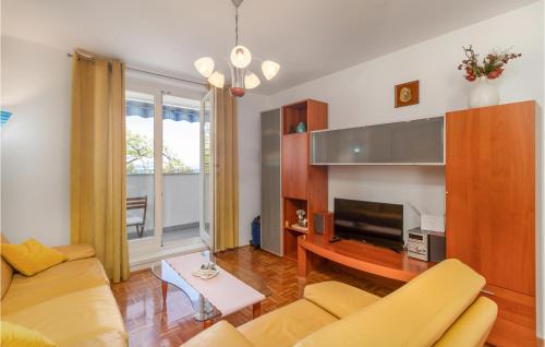 Beach Front Apartment In Crikvenica With Wifi