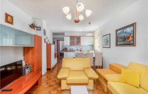 Beach Front Apartment In Crikvenica With Wifi