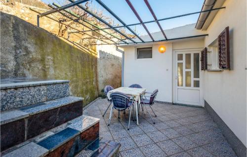 2 Bedroom Beach Front Apartment In Senj