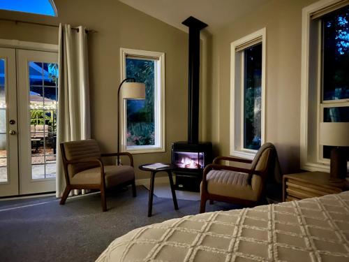Ruang duduk di Five Gables B&B