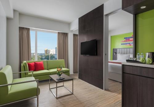 TV a/nebo společenská místnost v ubytování Park Inn By Radisson Clark