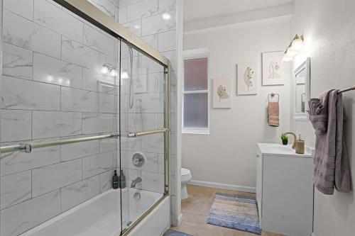 a bathroom with a shower and a toilet at Cates New Large Family Vacation Home Hot Tub Games Pets in Saint Louis