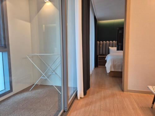 Katil atau katil-katil dalam bilik di The solid residence - Elbon the stay by haeundae
