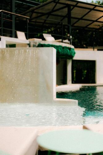 a water slide in a pool with a table at Puerta Negra in Playa Flamingo