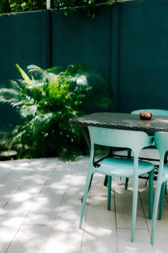 a table and a chair sitting next to a table at Puerta Negra in Playa Flamingo