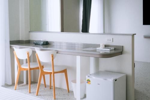 TV a/nebo společenská místnost v ubytování วัน บัดเจท เชียงราย บายพาสตะวันออก One Budget Hotel Chiangrai Bypass-East