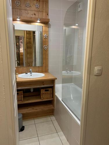 Ένα μπάνιο στο Le Lodge d’Orres Appartement 6p les Orres 1800