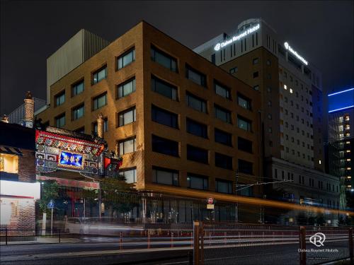 a building on a city street at night at Daiwa Roynet Hotel Yokohama-Koen in Yokohama