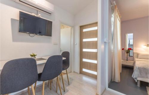 a dining room with a table and chairs and a bedroom at Amazing Home In Sveti Filip I Jakov in Sveti Filip i Jakov