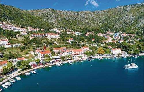 Five-Bedroom Apartment In Zaton Mali