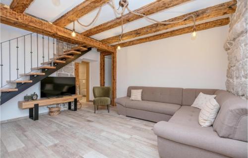 Istumisnurk majutusasutuses 4 Bedroom Lovely Home In Donji Vinjani