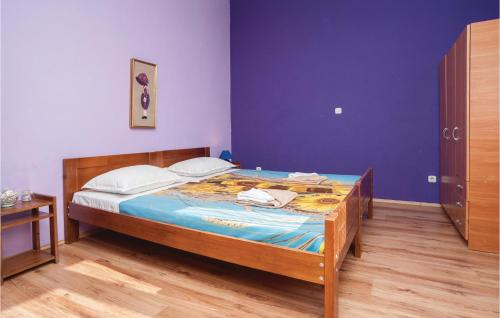 Posteľ alebo postele v izbe v ubytovaní One-Bedroom Apartment In Pakostane