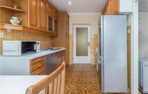 2 Bedroom Stunning Apartment In Crikvenica