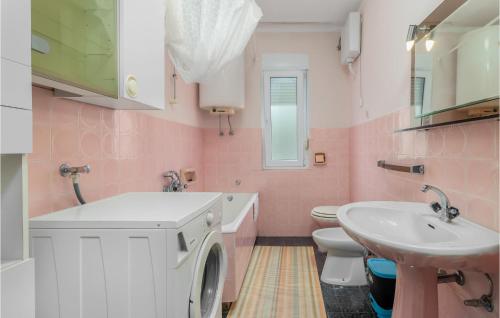 2 Bedroom Stunning Apartment In Crikvenica
