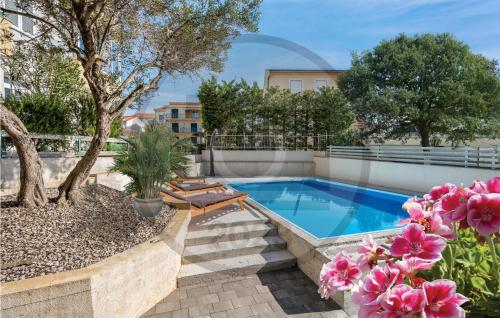 4 Bedroom Amazing Apartment In