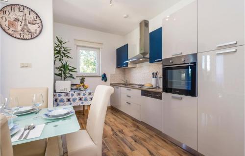 2 Bedroom Beautiful Apartment In Rijeka