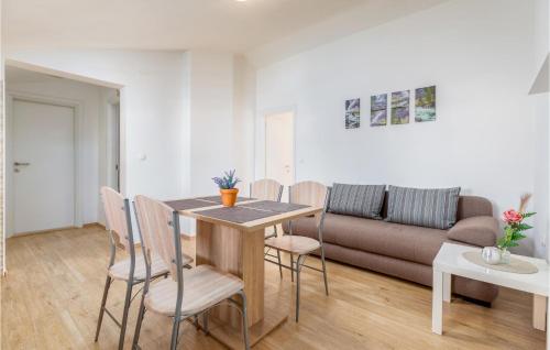 2 Bedroom Amazing Apartment In Pula