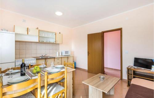 Kuchyň nebo kuchyňský kout v ubytování Nice Apartment In Matulji With Kitchen